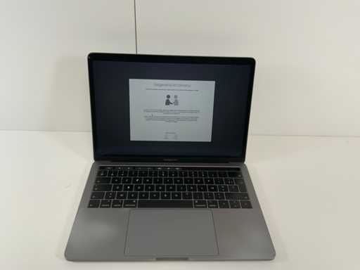 Apple MacBook 13,3", Core(TM) i7 8. generacji, 16 GB RAM, laptop 500 GB NVMe