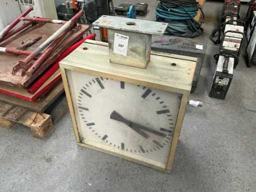 Horloge de gare carrée à double face