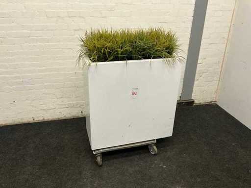 Cutie de flori din plastic + plantă artificială