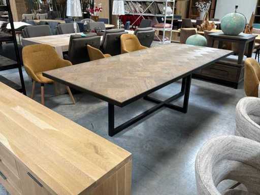 Chita Eetkamertafel