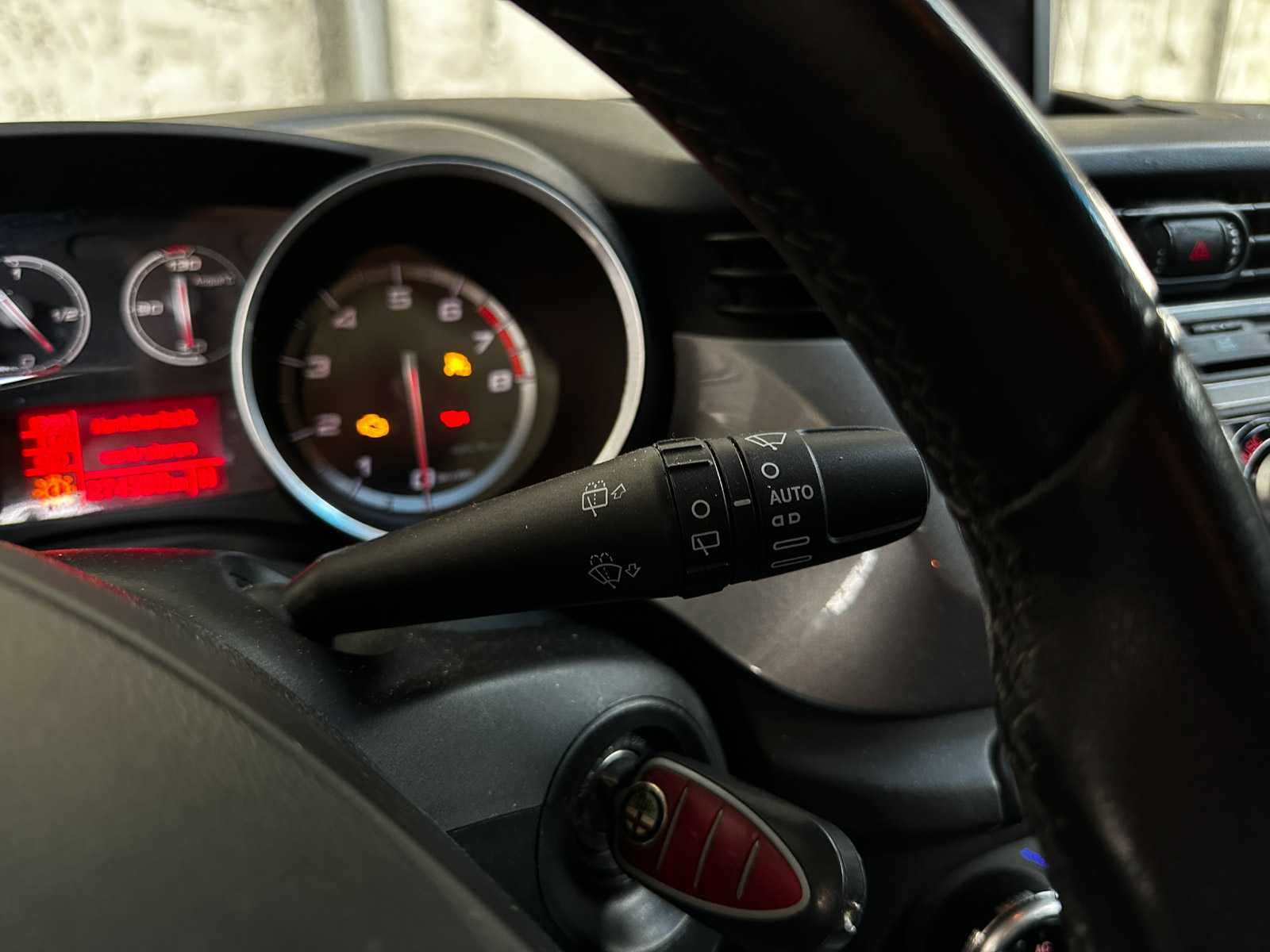 Alfa Romeo Giulietta 1.4 T Distinctive 170pk 2012 (Origineel-NL), 00-XKP-5