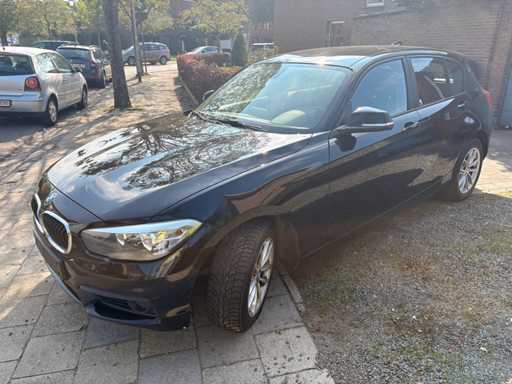 BMW 116i Voiture de tourisme 2015