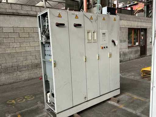 Kontrollkabinett mit Inhalt