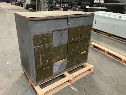 Workshop cabinet