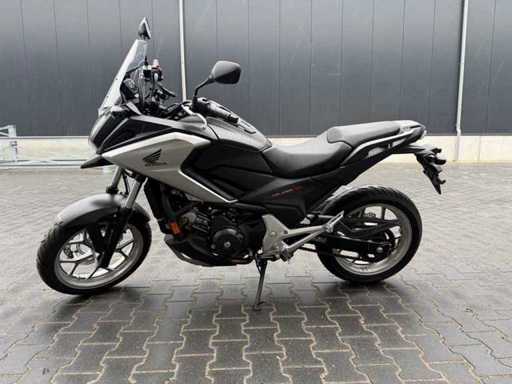 Motocykl Honda NC750 X z 2017 roku
