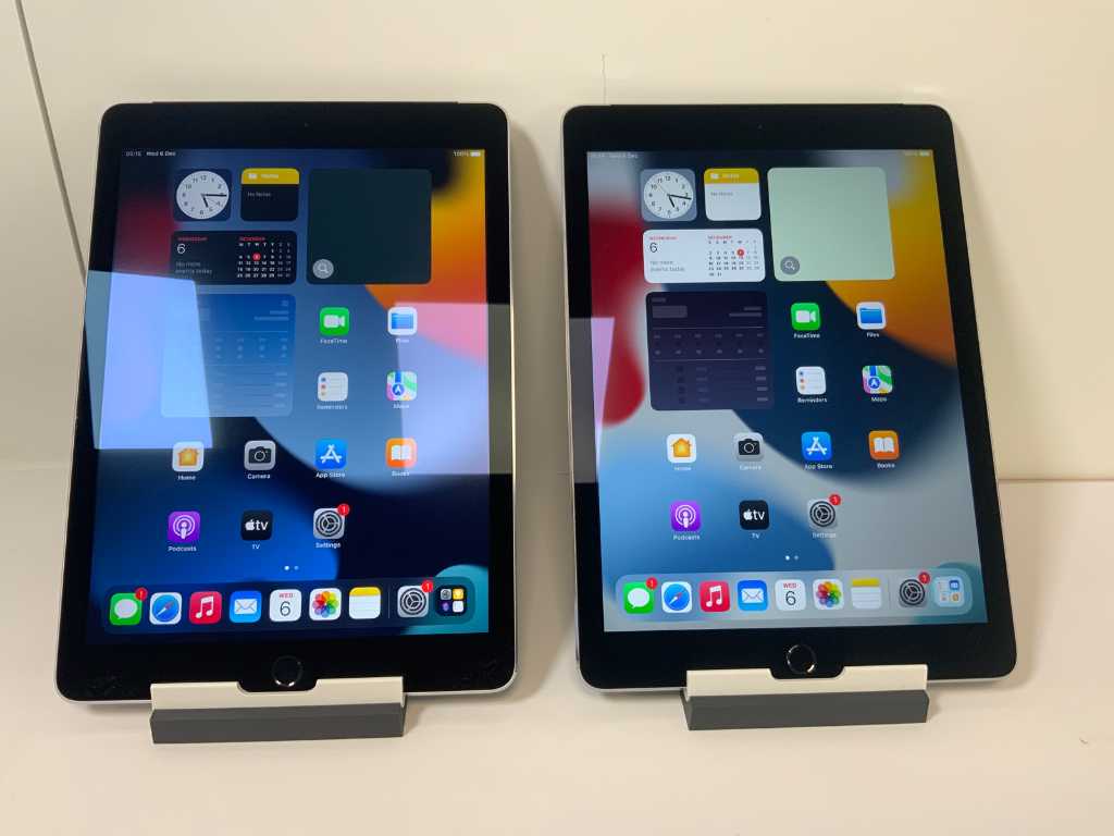 iPad Air 2 d’Apple - Wi-Fi et cellulaire - 64 Go - Gris sidéral (2x)