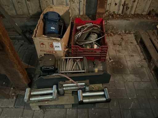 Various cable winches (3x)