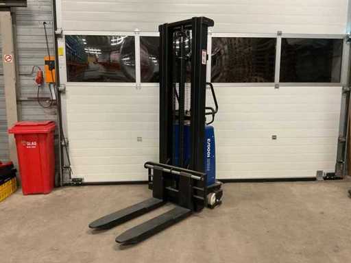 2020 SolidHub HSE1000/3 (CBS10J) Semi-elektrische stapelaar