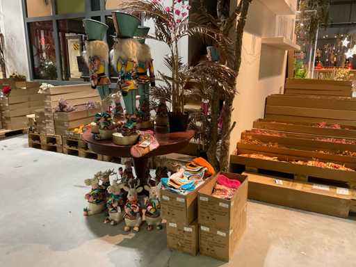 Silka Table with various Christmas decorations and artificial plants