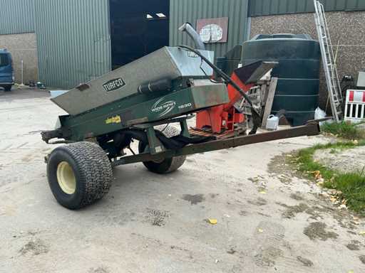 2010 Turfco Wide Spin 1530 spargisale