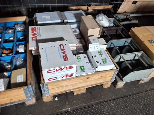   Palette mit Sanitärzubehör CWS + Palex