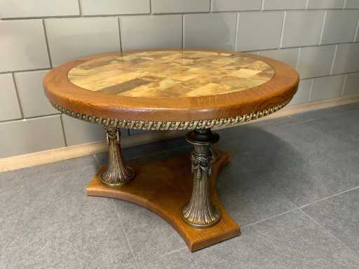 Antyczny stolik kawowy