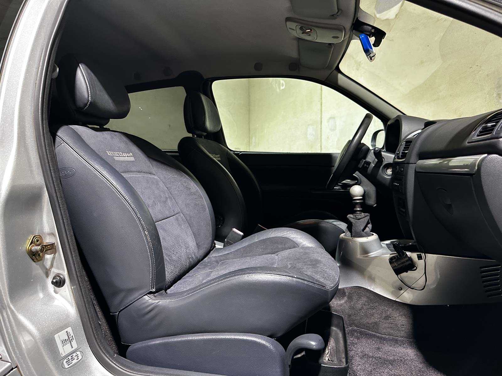 Renault Clio V6 3.0 Sport RS Phase 2 (NR 149) 255pk 2004 Youngtimer