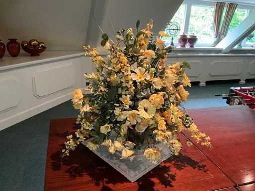 Kunstbloemen in vaas