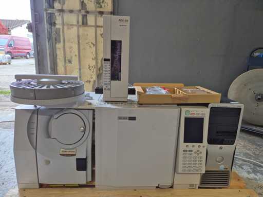 SHIMADZU - GC-2010 con AOC-20i + GCMS-QP2010 con AOC-20s - Prodotti per gascromatografia