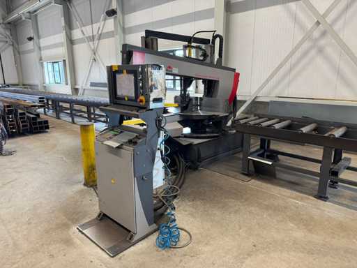 2017 Bomar Construction 820.450 DGS CNC semi automatische bandzaagmachine met aan-/afvoerbaan