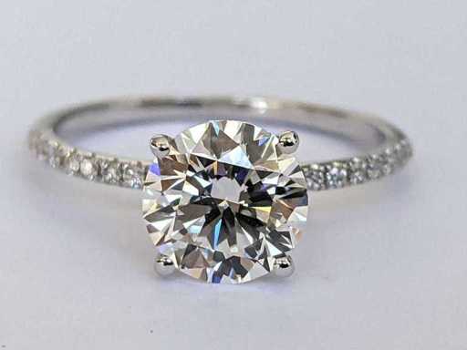 Bague en or blanc 14 carats avec 2,20 ct. Diamant