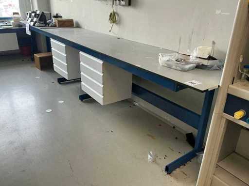 Laboratory table