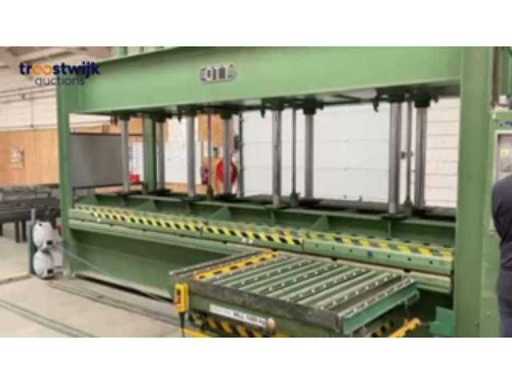 bb6fa83d-a15b-44b0-afdd-b9e89bc2d9f1.mp4