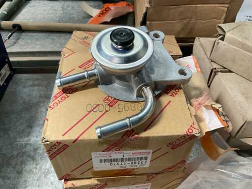 Toyota 23380-17370 Fuel cap assembly (3x)