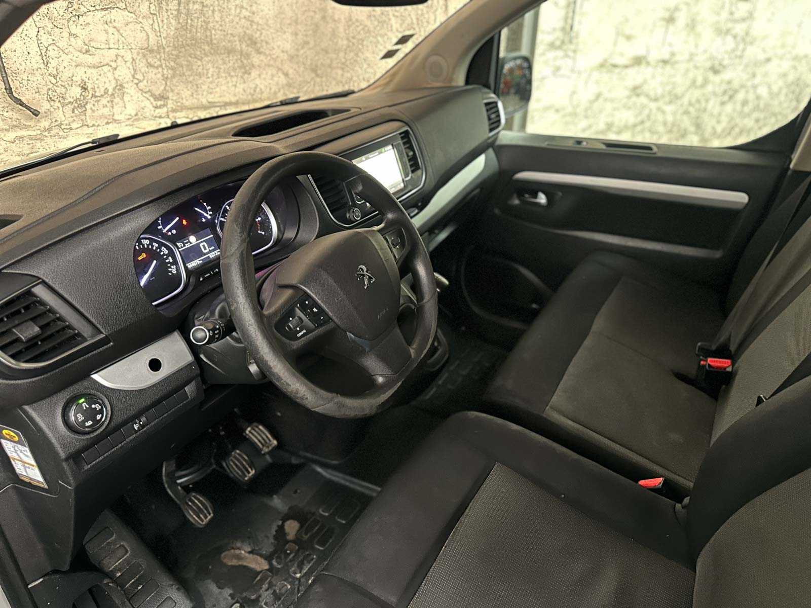 Peugeot Expert Traveller 1.5 9-Sitzer 120 PS 2019