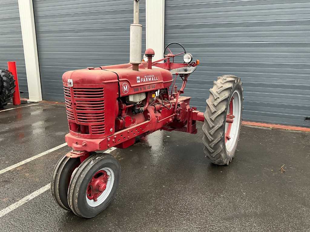 International M - oldtimer tractor - 1949