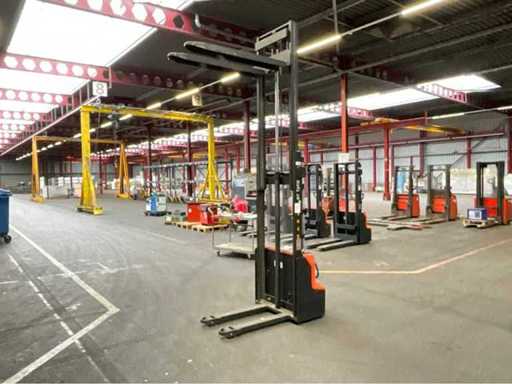 2023 BT/Toyota SHE100 Pallet Stacker