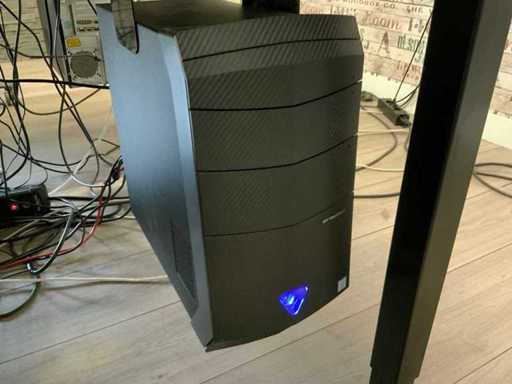 Medion Intel Core i5-7400 CPU 7. generacji Desktop z obsługą monitorów HP i LG oraz dwóch monitorów