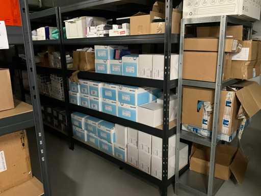 Lotto di forniture di laboratorio