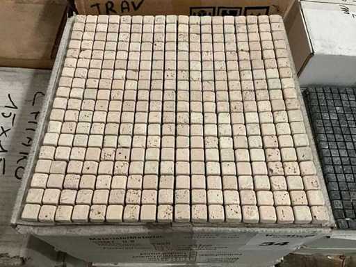 Piastrelle a mosaico di chiaro in travertino