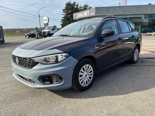 Voiture voyageurs Fiat Tipo 2017