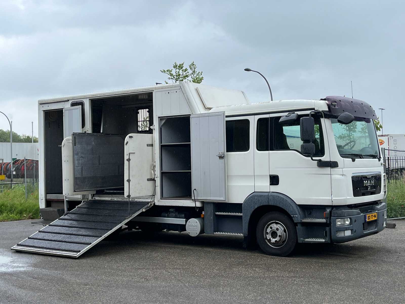 2010 MAN TGL Horse truck, 6-person cabin