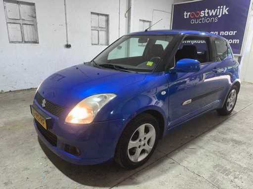 Suzuki - Swift - 1.5 Exclusive - 16-RS-RF- 2005