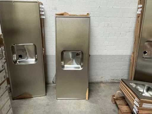 Piano di lavoro in acciaio inox Reginox con lavandino incorporato