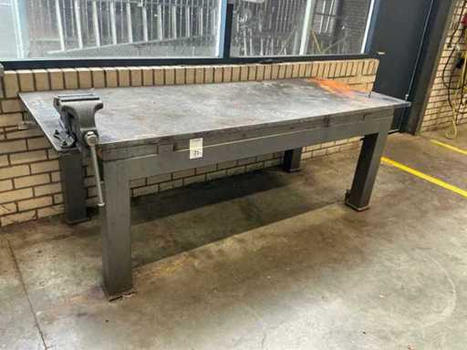 Banco da lavoro con morsa Heuer-Front