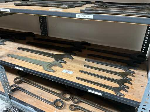 Chiave inglese e chiave ad anello