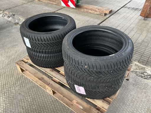 Goodyear M+S Ultra Grip performance Car tire (4x)