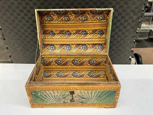 Coffre antique de mariée