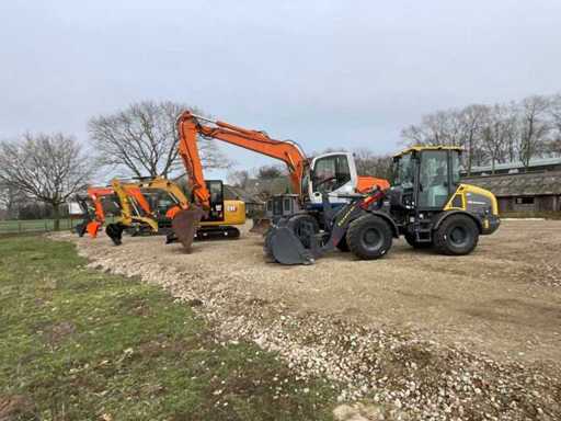 Earthmoving machines, cranes and shovels