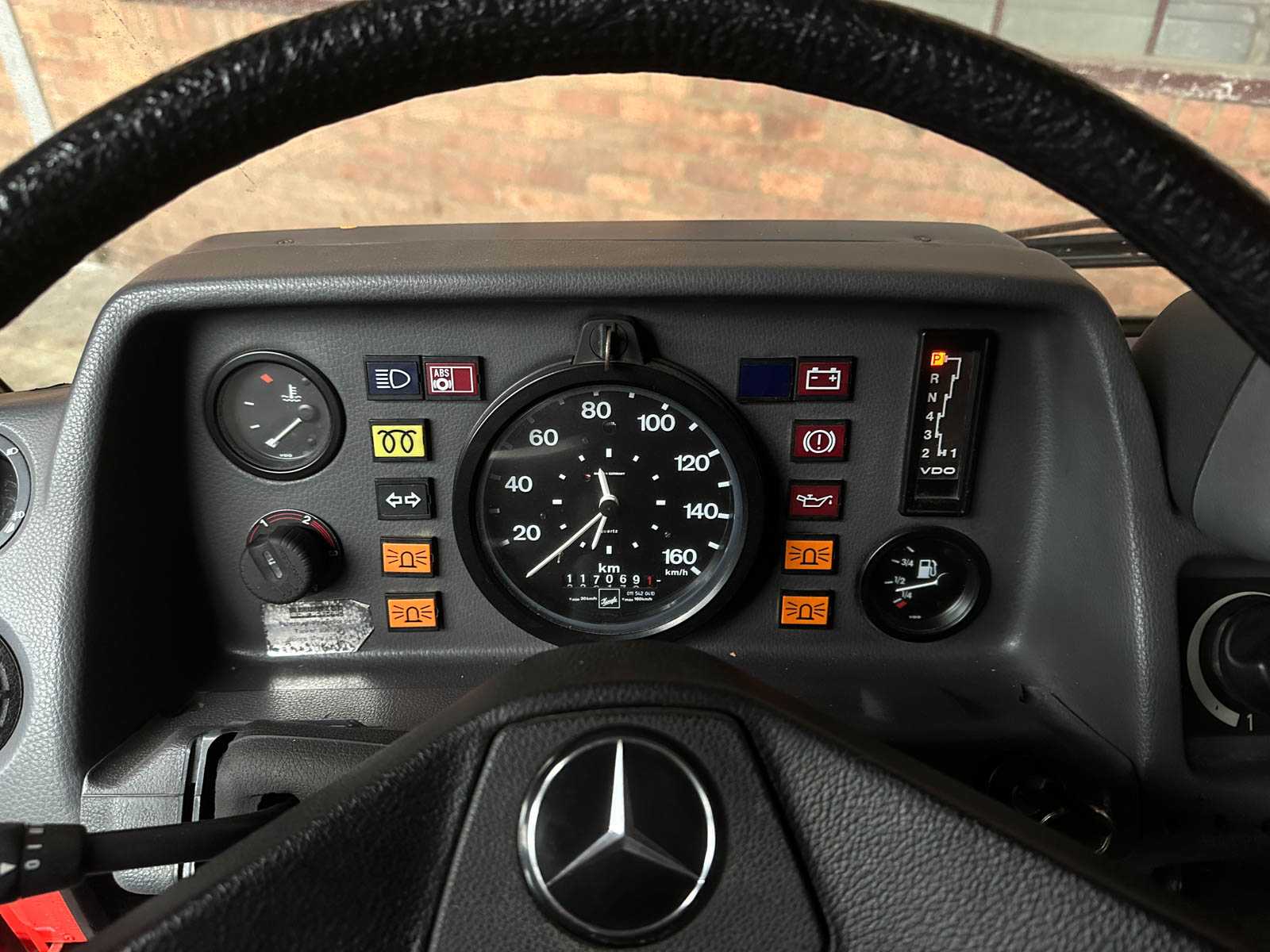 Mercedes-Benz -Brandweerwagen- 310D hoog G.V.W. Lang/Laag 95pk 1994, V-76-NGP