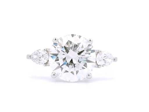 Anello in oro bianco 18 carati con 3,31 ct. diamante