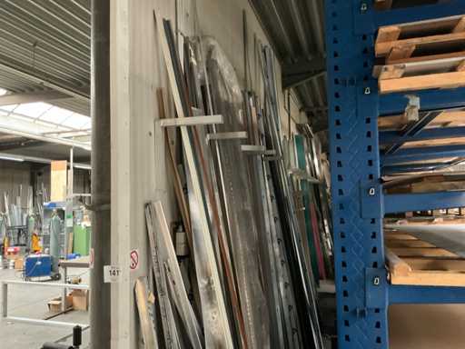 Lot résiduel de feuilles et profils d’aluminium