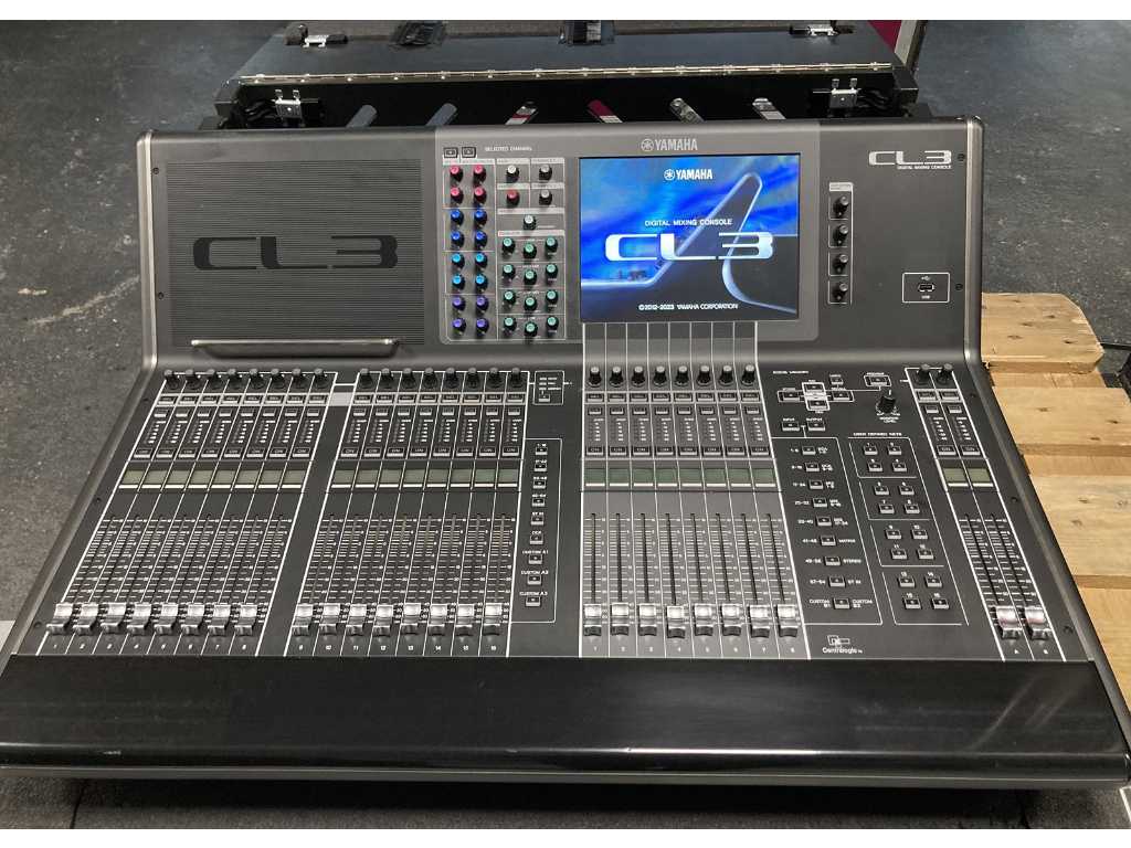 Yamaha - CL3 - Table de mixage Yamaha CL3 avec étui