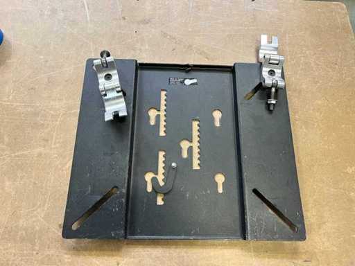 Supporto per travi Audipack per display fino a 80kg, compresi morsetti (3x)