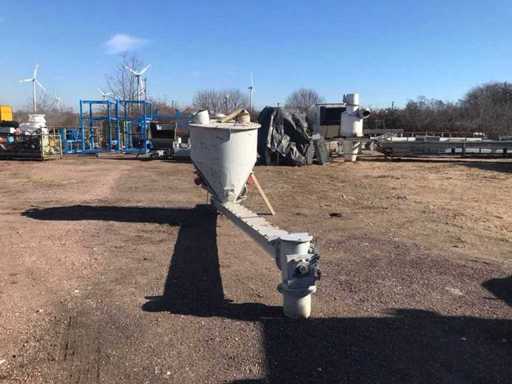 Screw conveyor with storage container