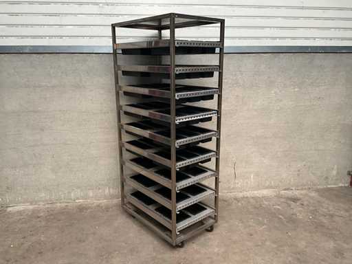 KeyBake – wózek z półkami z formami do pieczenia