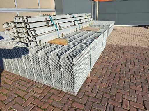 Partij 50x dubbelstaafs hekwerkpanelen gegalvaniseerd 183 hoog 8 / 6 / 8 - met palen 27x