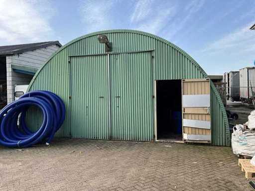 Round-arched hall / niche hut