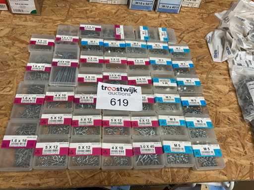 42 boîtes de produits de base ; pouces pointus ; Anneaux; Noix; Rondelles