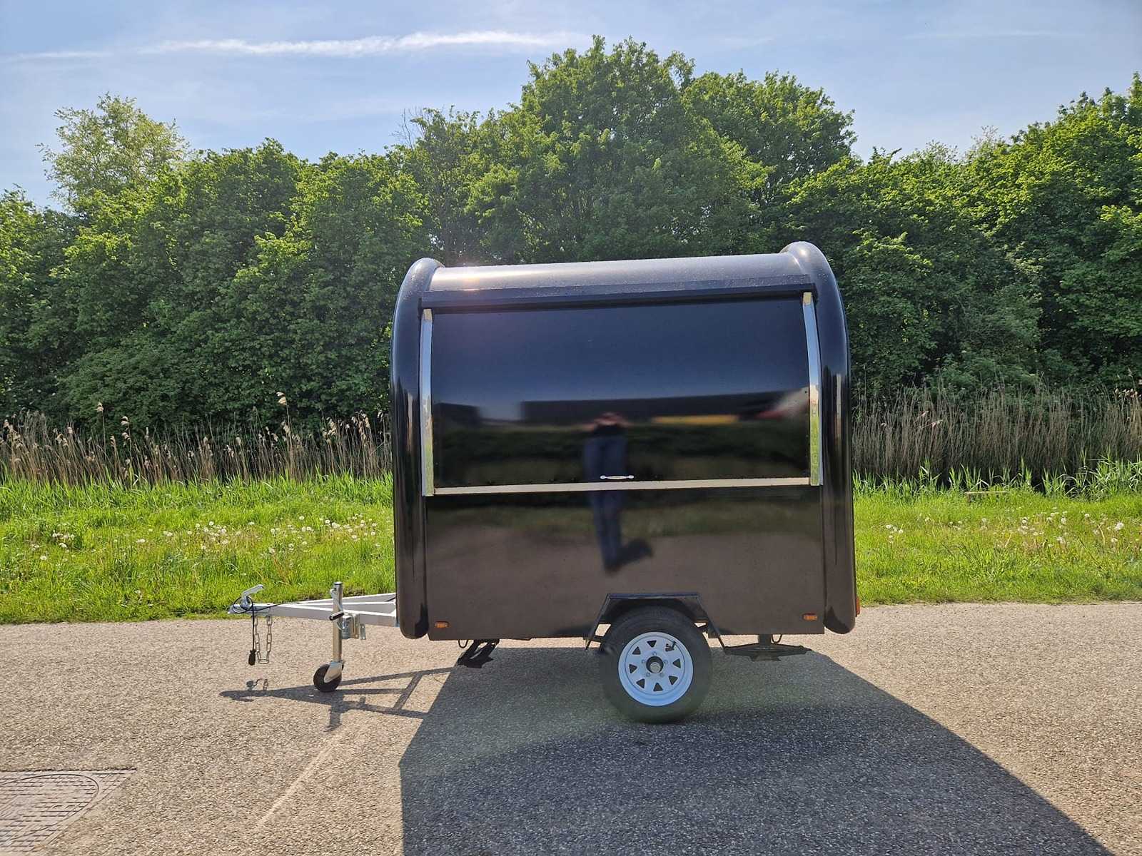 Food truck black with refrigerated workbench and extractor hood – 2025